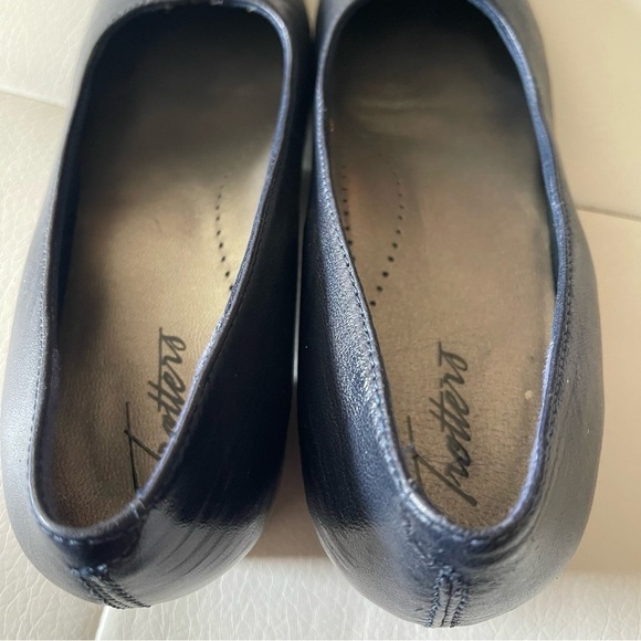 Trotters Women's Doris Pump navy size 6 - Picture 4 of 11
